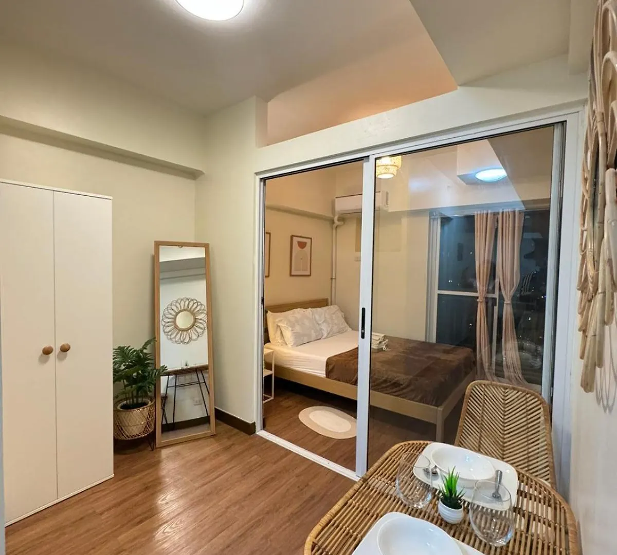 Prisma Residences By La Casa Staycation Pasig City 0*,