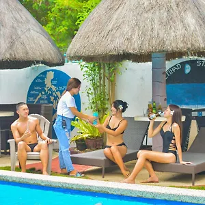blue-moon-inn-and-pool-resort.hotelspanglao.com/
